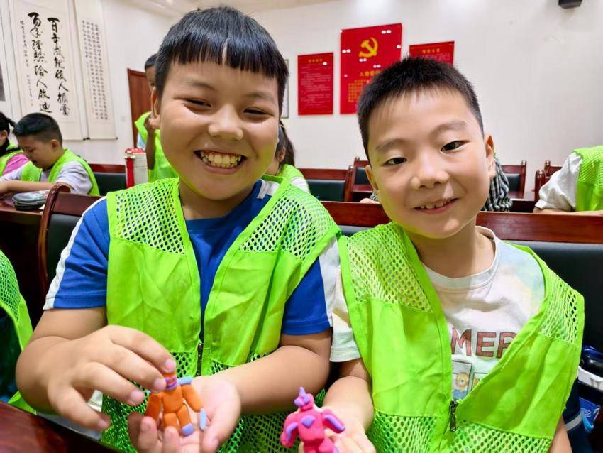 15天20余门特色课程!大学生志愿者用专业特长陪伴社区儿童成长.docx